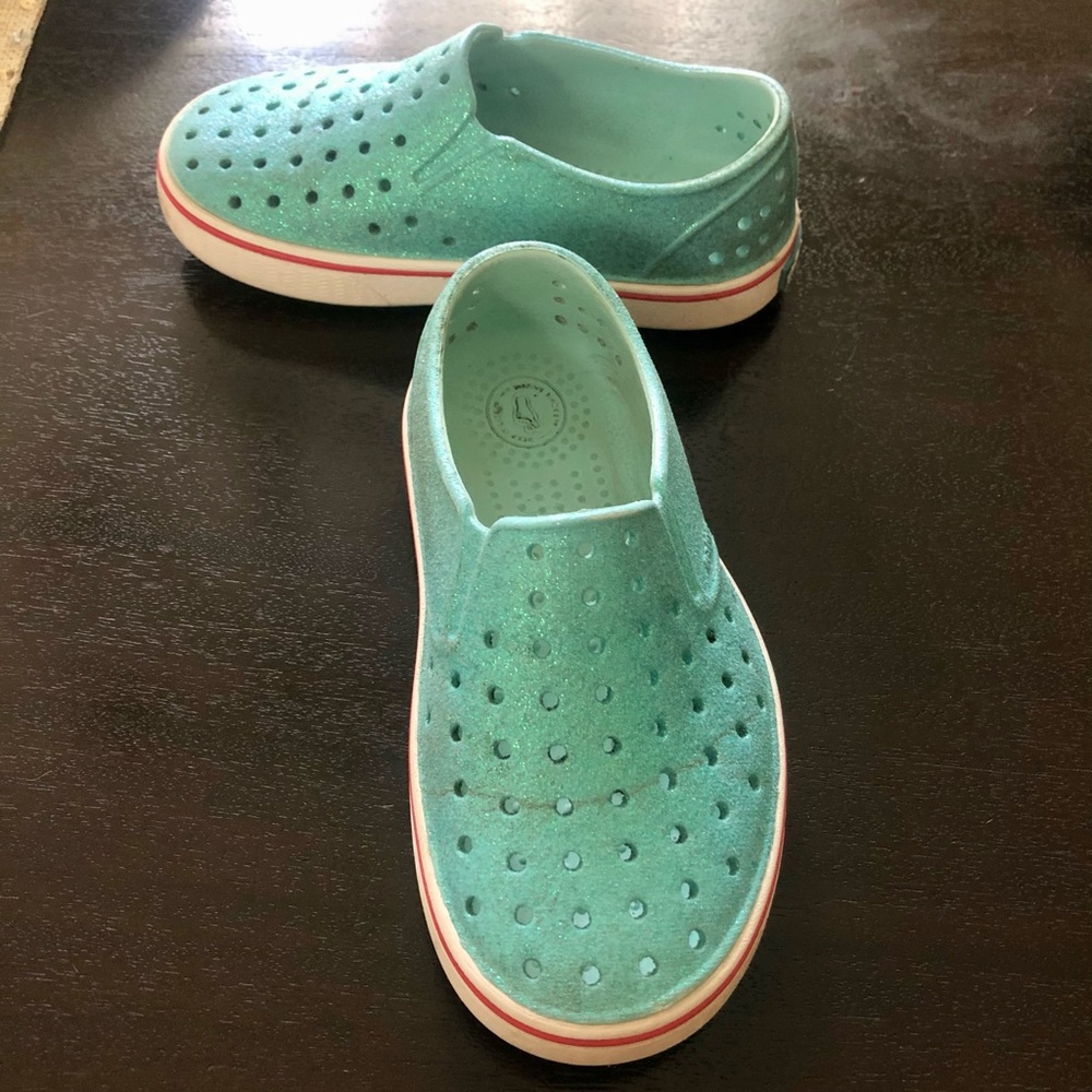 Teal blue Native’s, C10